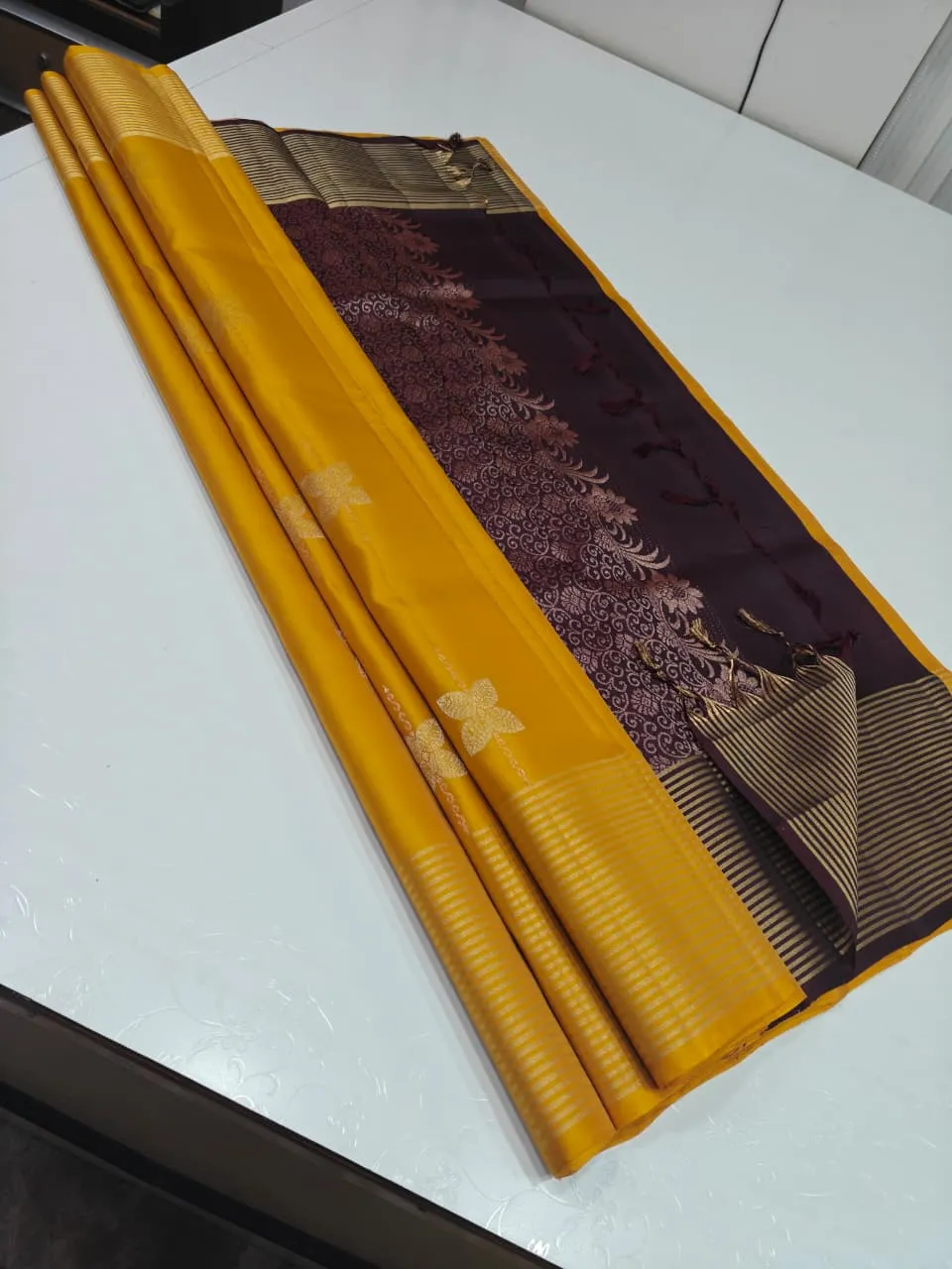 Floral Butta Stripe Zari Kanchipuram Handloom Soft Silk Saree